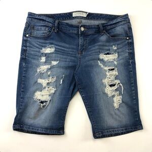 Torrid distressed stretch denim Bermuda jean shorts Size 18